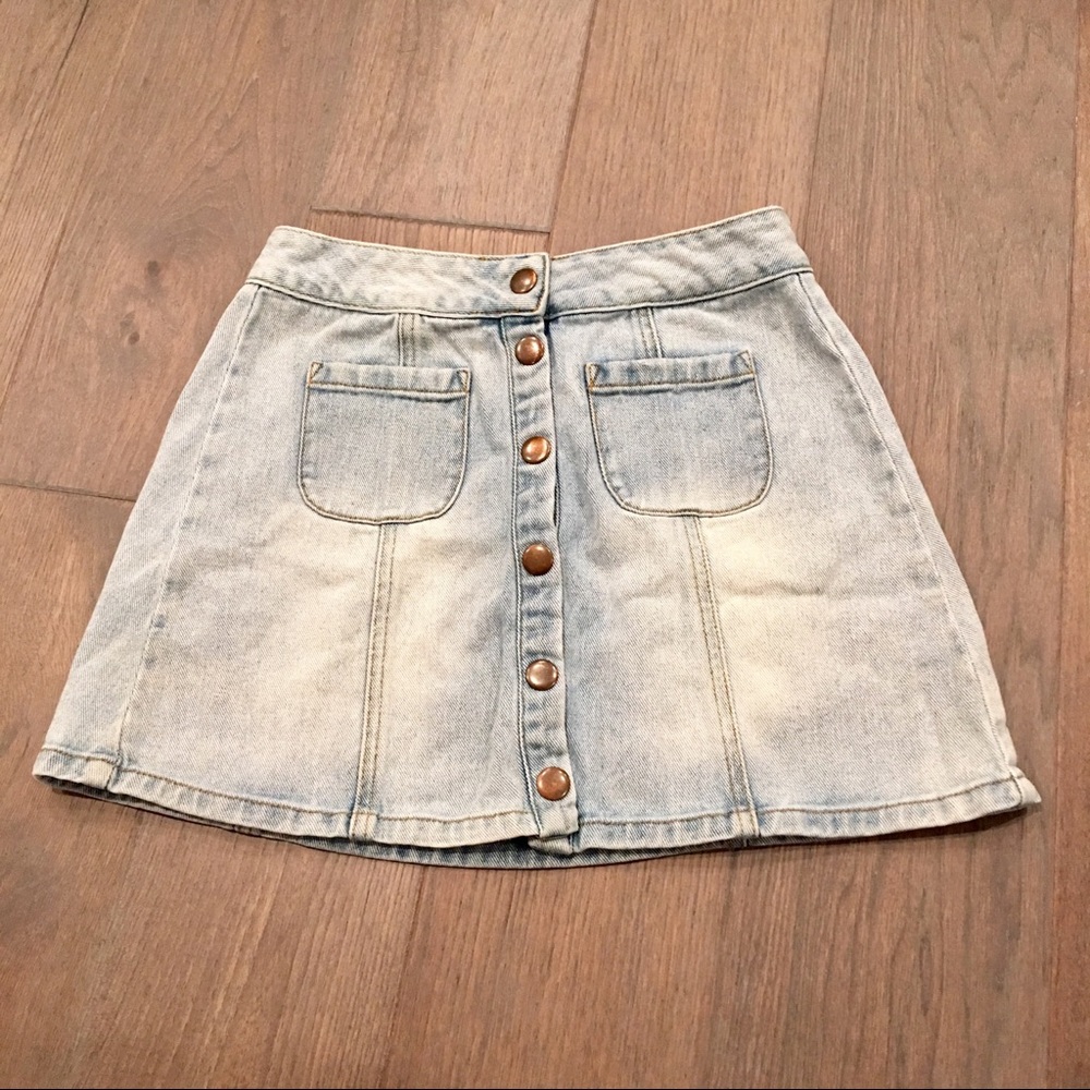 ❤️Brandy Melville snap button denim skirt Size 25